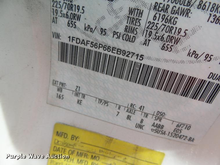 image for item DA3483 2006 Ford F550 utility truck