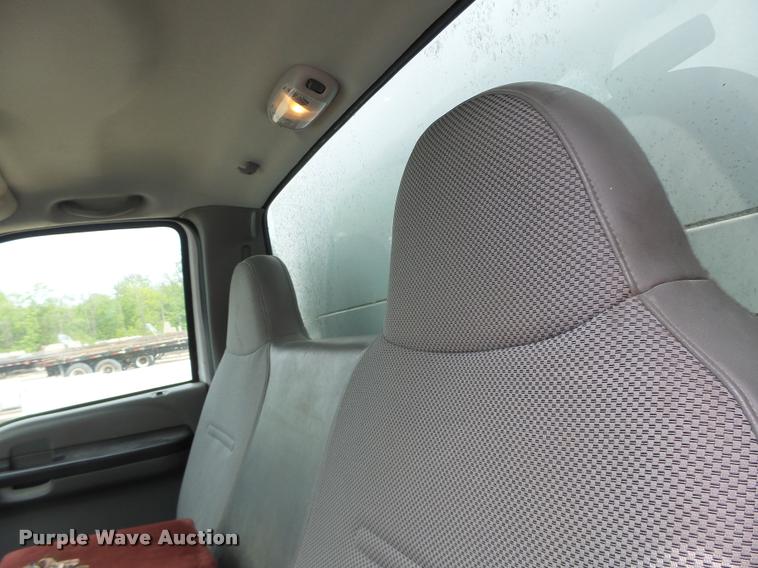 image for item DA3483 2006 Ford F550 utility truck