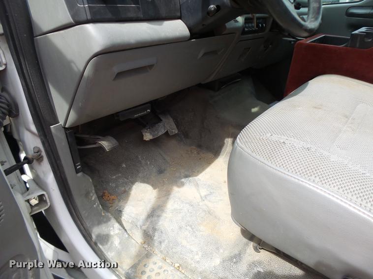 image for item DA3483 2006 Ford F550 utility truck