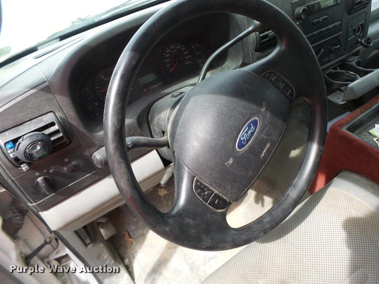 image for item DA3483 2006 Ford F550 utility truck