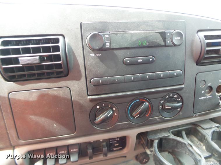 image for item DA3483 2006 Ford F550 utility truck