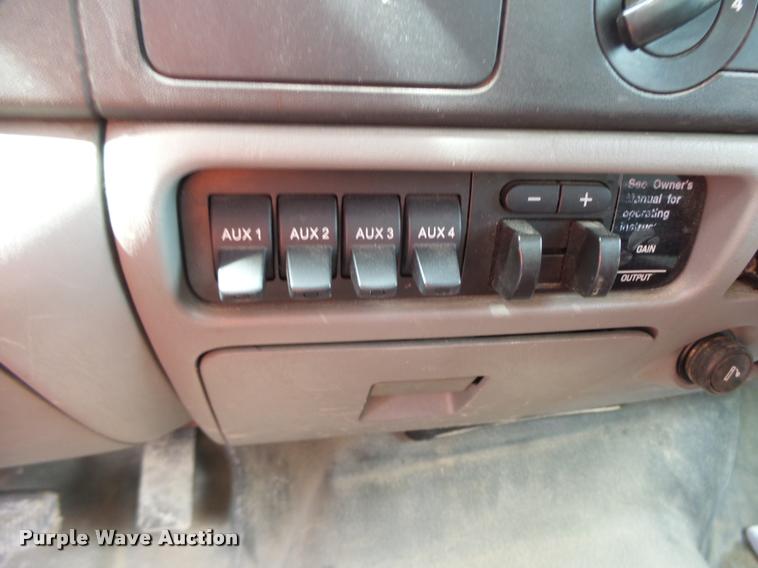 image for item DA3483 2006 Ford F550 utility truck
