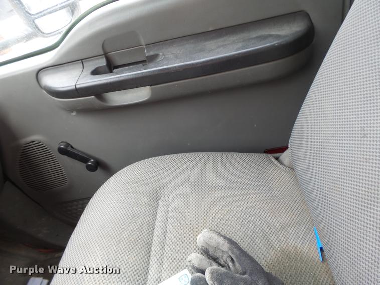 image for item DA3483 2006 Ford F550 utility truck