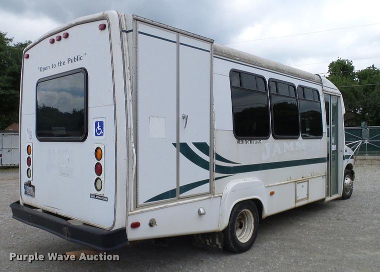 image for item DA6186 2004 Ford Econoline E450 shuttle bus