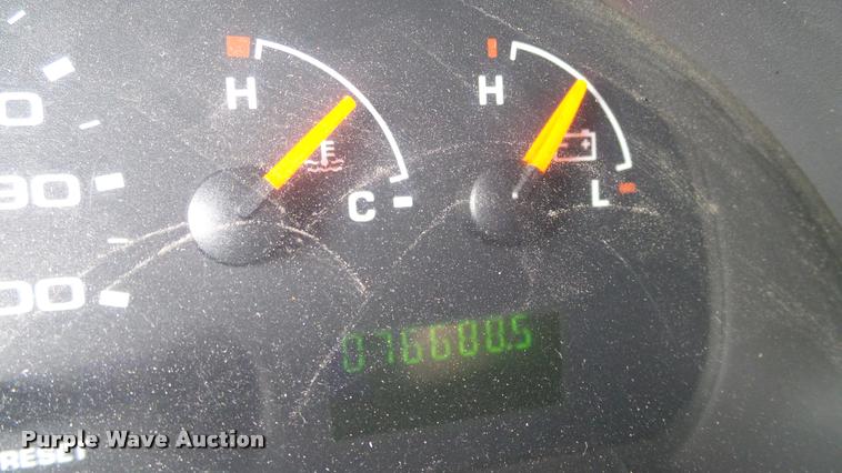 image for item DA6186 2004 Ford Econoline E450 shuttle bus