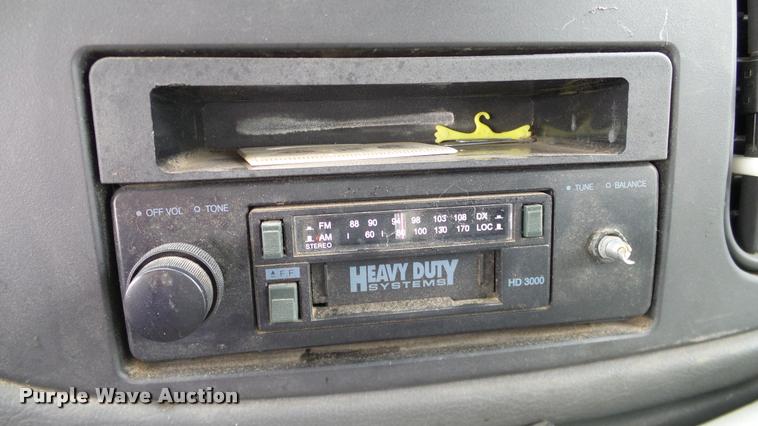 image for item DA6186 2004 Ford Econoline E450 shuttle bus