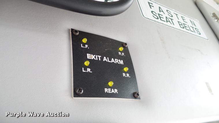 image for item DA6186 2004 Ford Econoline E450 shuttle bus