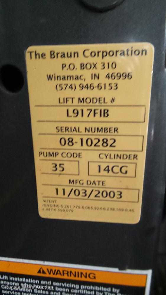 image for item DA6186 2004 Ford Econoline E450 shuttle bus