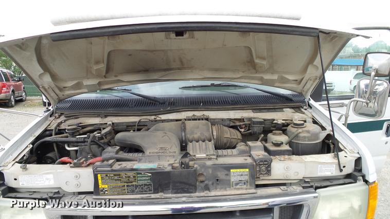 image for item DA6186 2004 Ford Econoline E450 shuttle bus
