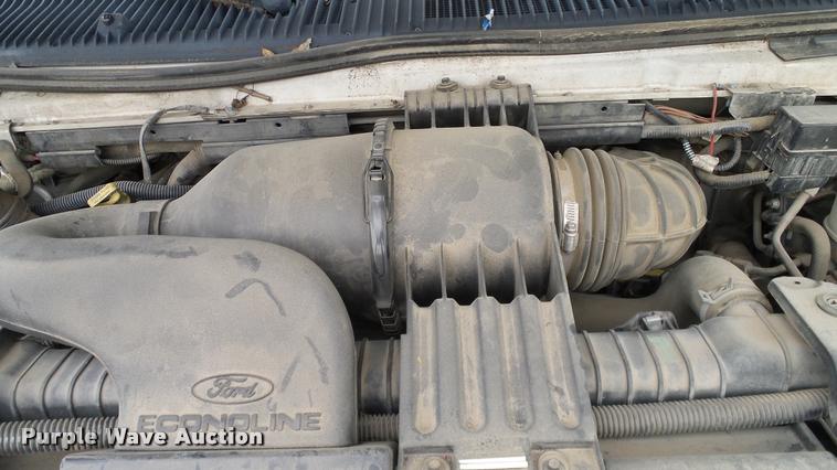 image for item DA6186 2004 Ford Econoline E450 shuttle bus