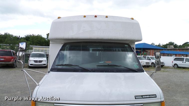 image for item DA6186 2004 Ford Econoline E450 shuttle bus