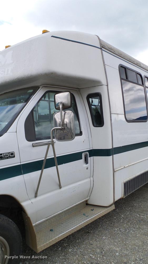 image for item DA6186 2004 Ford Econoline E450 shuttle bus