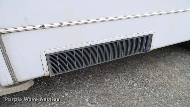 image for item DA6186 2004 Ford Econoline E450 shuttle bus