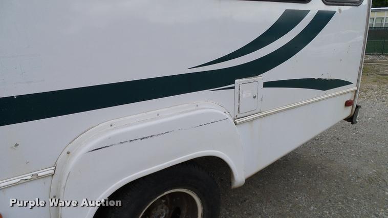 image for item DA6186 2004 Ford Econoline E450 shuttle bus