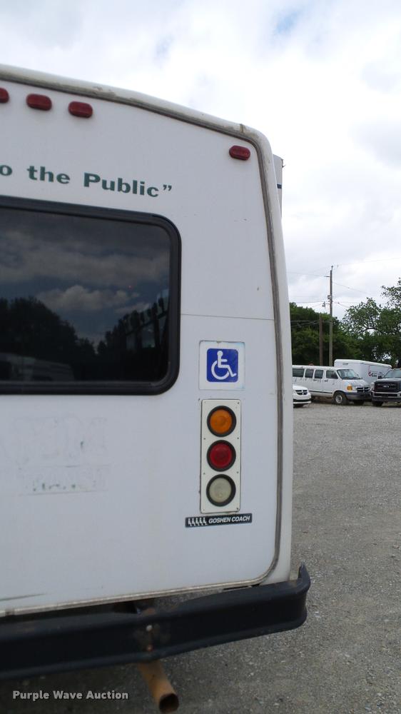 image for item DA6186 2004 Ford Econoline E450 shuttle bus