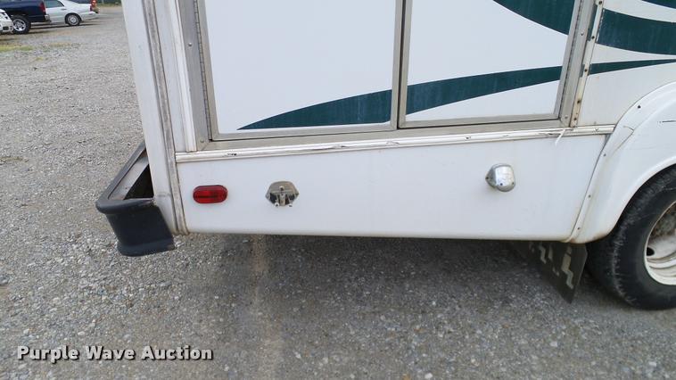 image for item DA6186 2004 Ford Econoline E450 shuttle bus