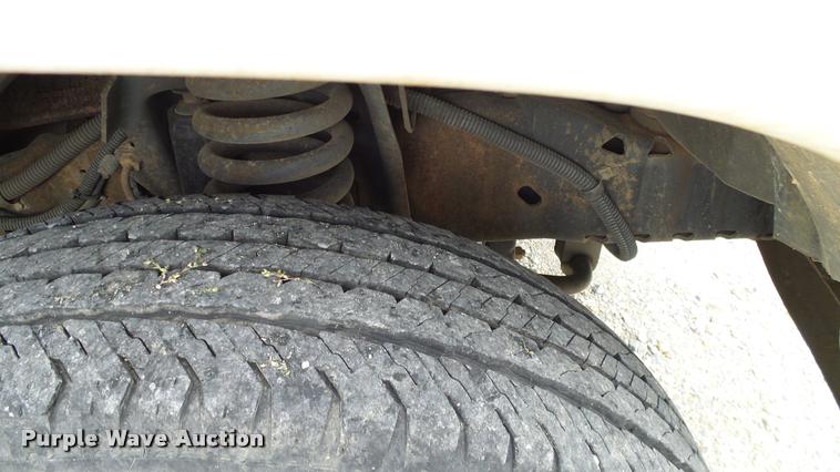 image for item DA6186 2004 Ford Econoline E450 shuttle bus