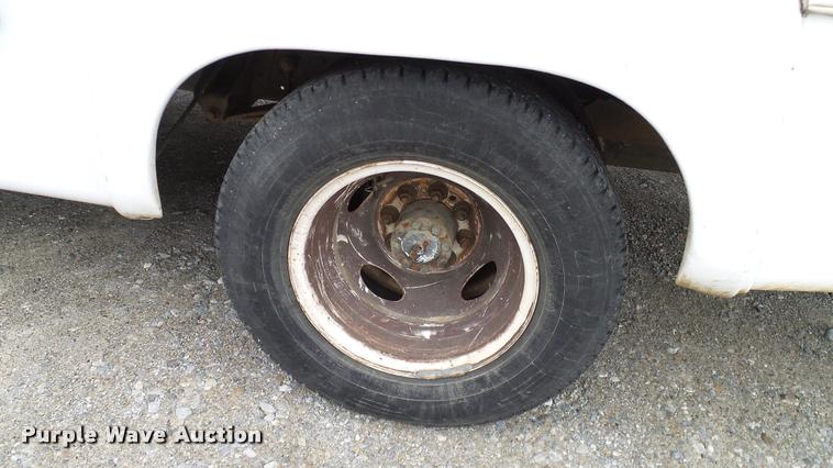 image for item DA6186 2004 Ford Econoline E450 shuttle bus