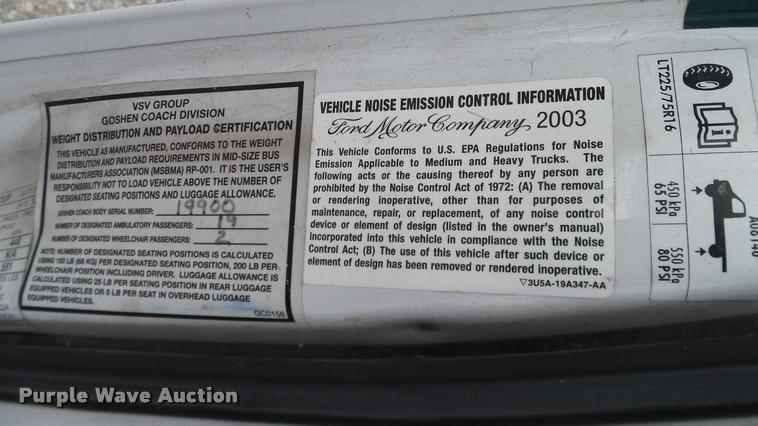 image for item DA6186 2004 Ford Econoline E450 shuttle bus