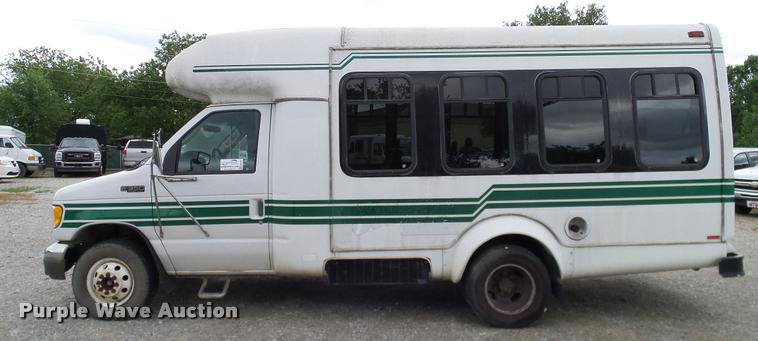 image for item DA6187 2003 Ford E350 Super Duty shuttle bus