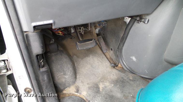 image for item DA6187 2003 Ford E350 Super Duty shuttle bus