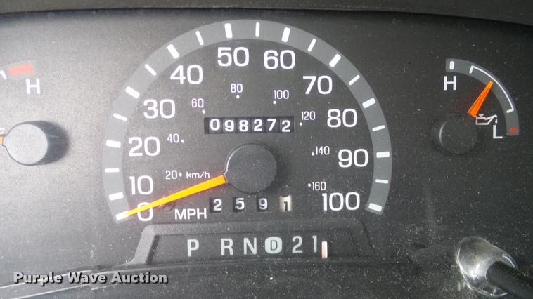 image for item DA6187 2003 Ford E350 Super Duty shuttle bus