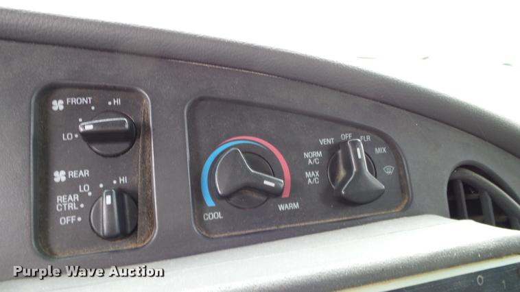 image for item DA6187 2003 Ford E350 Super Duty shuttle bus