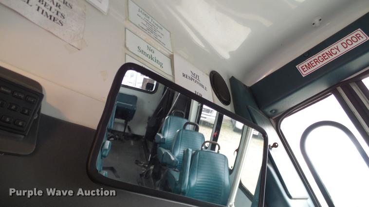 image for item DA6187 2003 Ford E350 Super Duty shuttle bus
