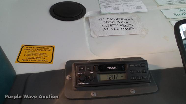 image for item DA6187 2003 Ford E350 Super Duty shuttle bus