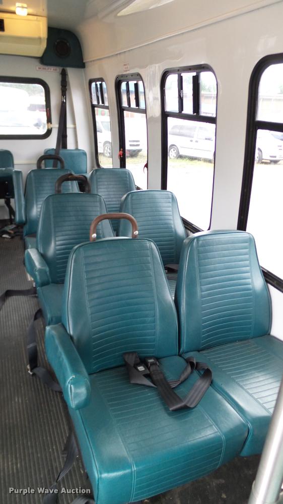 image for item DA6187 2003 Ford E350 Super Duty shuttle bus