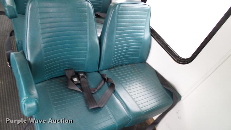 image for item DA6187 2003 Ford E350 Super Duty shuttle bus