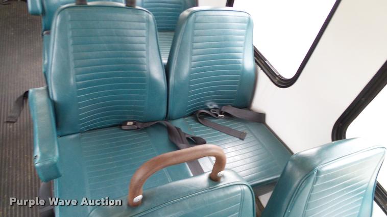 image for item DA6187 2003 Ford E350 Super Duty shuttle bus