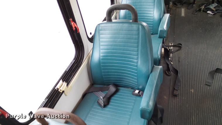 image for item DA6187 2003 Ford E350 Super Duty shuttle bus