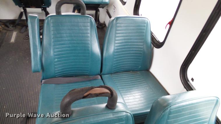 image for item DA6187 2003 Ford E350 Super Duty shuttle bus