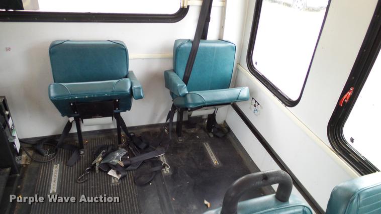 image for item DA6187 2003 Ford E350 Super Duty shuttle bus