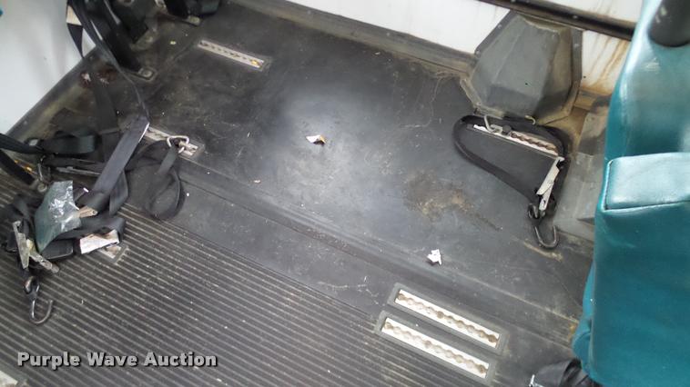 image for item DA6187 2003 Ford E350 Super Duty shuttle bus