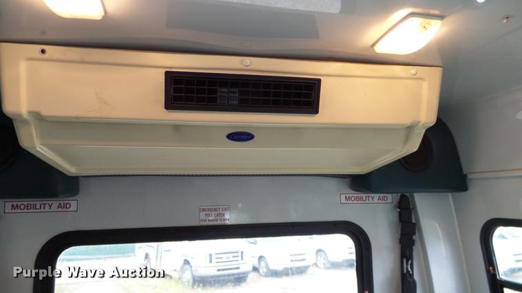 image for item DA6187 2003 Ford E350 Super Duty shuttle bus