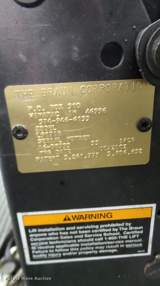 image for item DA6187 2003 Ford E350 Super Duty shuttle bus