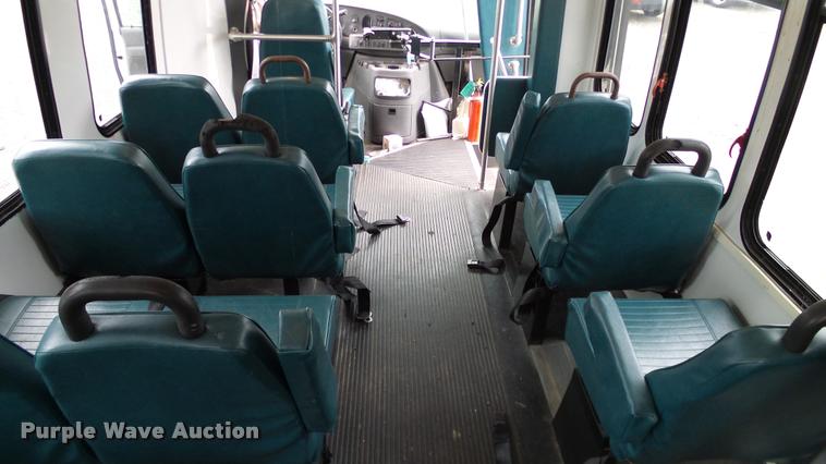 image for item DA6187 2003 Ford E350 Super Duty shuttle bus