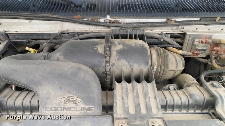image for item DA6187 2003 Ford E350 Super Duty shuttle bus