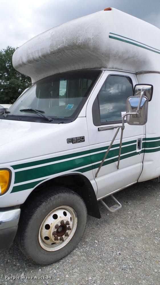 image for item DA6187 2003 Ford E350 Super Duty shuttle bus
