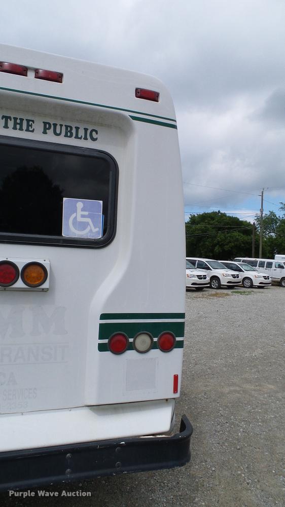 image for item DA6187 2003 Ford E350 Super Duty shuttle bus