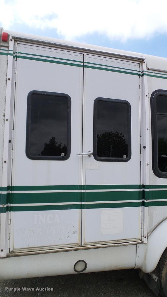 image for item DA6187 2003 Ford E350 Super Duty shuttle bus