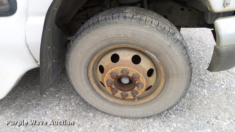 image for item DA6187 2003 Ford E350 Super Duty shuttle bus