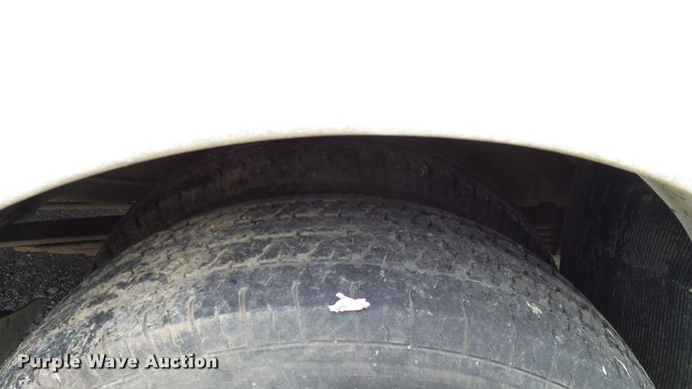 image for item DA6187 2003 Ford E350 Super Duty shuttle bus