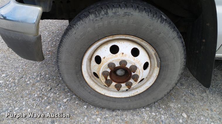 image for item DA6187 2003 Ford E350 Super Duty shuttle bus