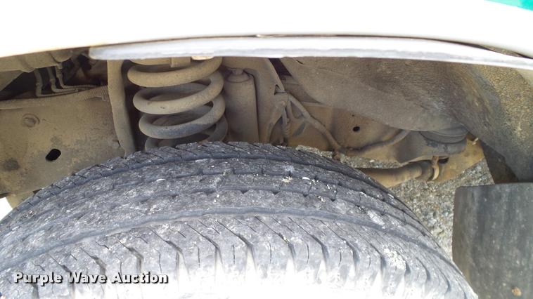 image for item DA6187 2003 Ford E350 Super Duty shuttle bus