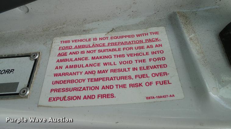 image for item DA6187 2003 Ford E350 Super Duty shuttle bus