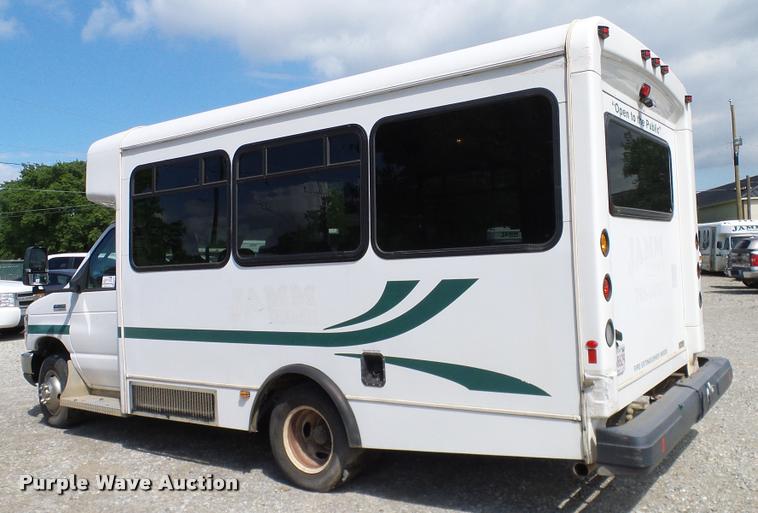 image for item DA6188 2009 Ford E350 Super Duty shuttle bus