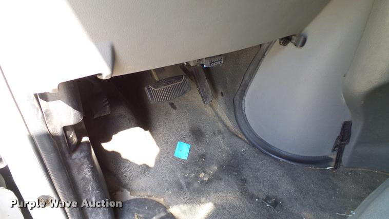 image for item DA6188 2009 Ford E350 Super Duty shuttle bus